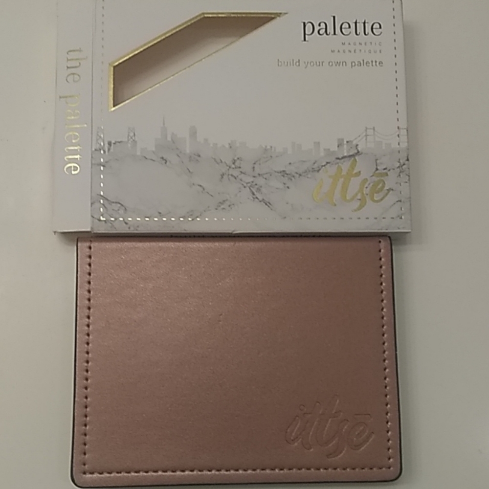 Magnetic eyeshadow palette